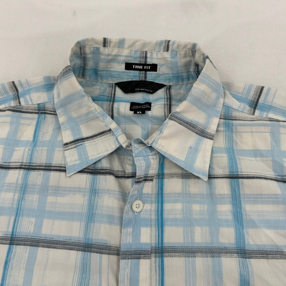 Oakley Button Down Short Sleeve Shirt Blue Plaid True Fit Lightweight Mens XL - Picture 2 of 8